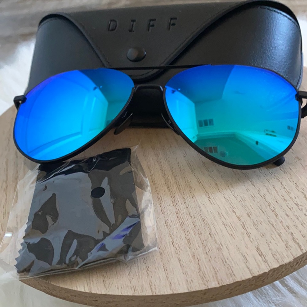 Diff Eyewear Dash polarized matte black mirrored blue sunglasses